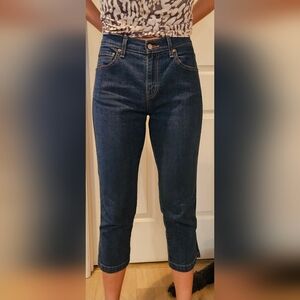 Levi's Classic Capri in size 10